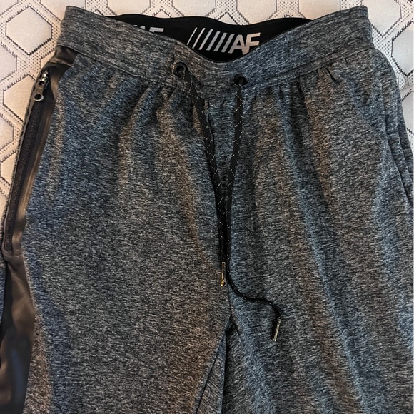 Track pants with zipper pocket - Picture 2 of 3